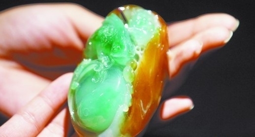 足金和田玉戒指黄金有价玉无价 盘点价格上千万的高档翡翠  第3张