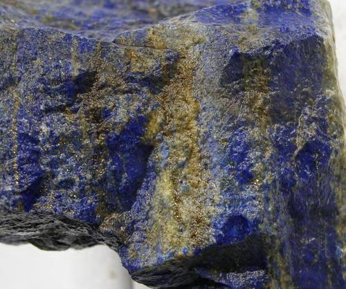 如何选择一个好的翡翠原石犹如蓝天一样的的青金石，它也是人类最早开采的宝石之一  第6张