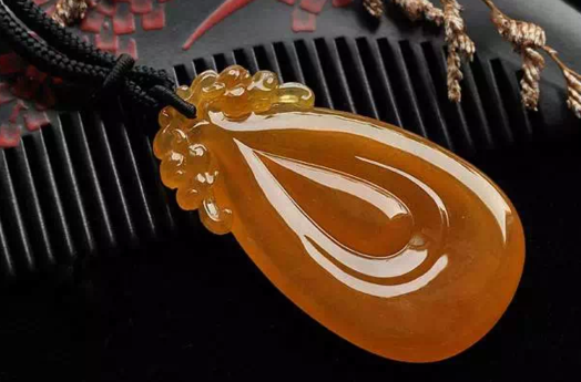 花青种翡翠手镯怎么卖谁说黄翡不值钱，这件黄翡千手观音竟然要40万！  第8张