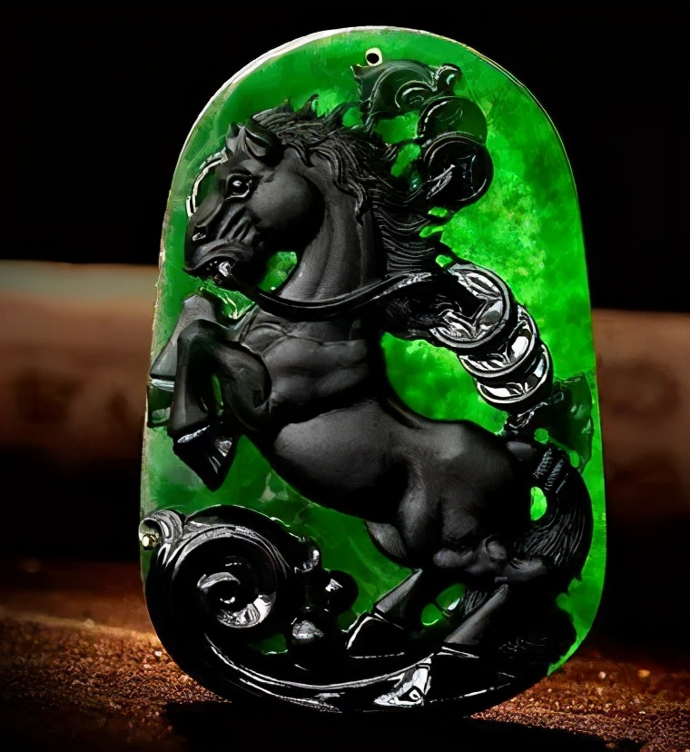 翡翠中的黑色与绿色是什么关系？真长见识了  第5张