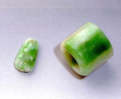 翡翠的种类 金丝种翠绿形如丝 马牙种无种像瓷白  第2张