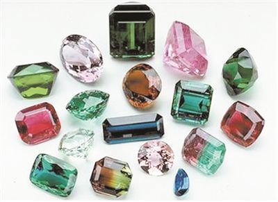 冰种翡翠如意吊坠劣质宝石须慎辨(图)  第2张