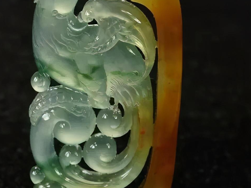 翡翠的价格多少黄翡真的不如绿翡么？黄翡的两大认知，形成与价值  第4张