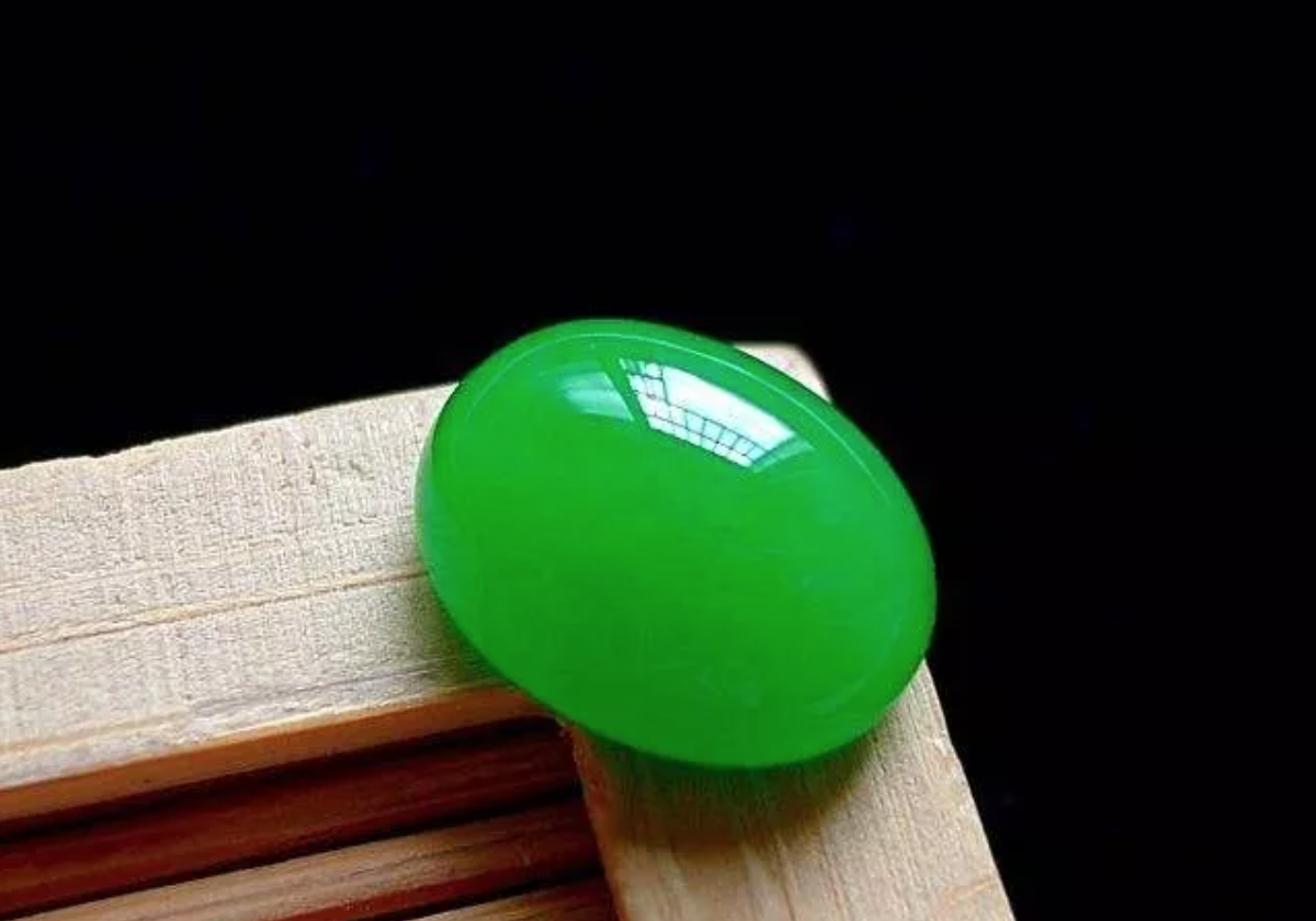 晴底翡翠手镯图片阳绿翡翠究竟属于什么级别的翡翠？  第4张