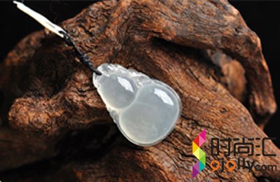 翡翠手镯i&冰种翡翠春季搭配 打造清新脱俗翡翠精灵  第2张