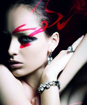 翡翠关公吊坠多少钱玻璃种翡翠 惊鸿一瞥  第1张