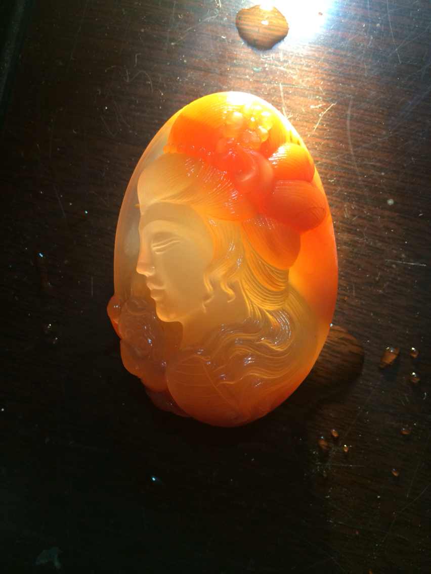 美女戴翡翠手镯图张祥伟 潜心创作塑造传神玉雕  第5张