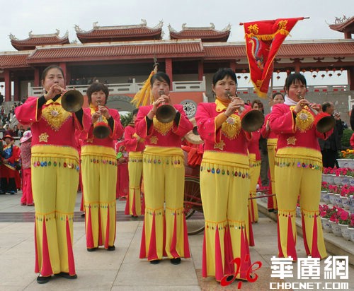 两岸近万名信众参加赠台翡翠妈祖像开光仪式  第8张