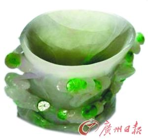翡翠原石毛料专家讲解玉石行家十几万元买回价值几百元高仿货  第3张