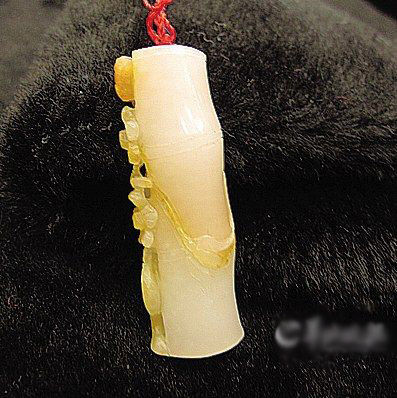 项链锁骨链 翡翠揭秘和田玉造假：高锰酸钾染色做出假皮  第2张