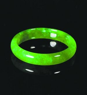 翡翠手镯收藏更应重细节  第2张