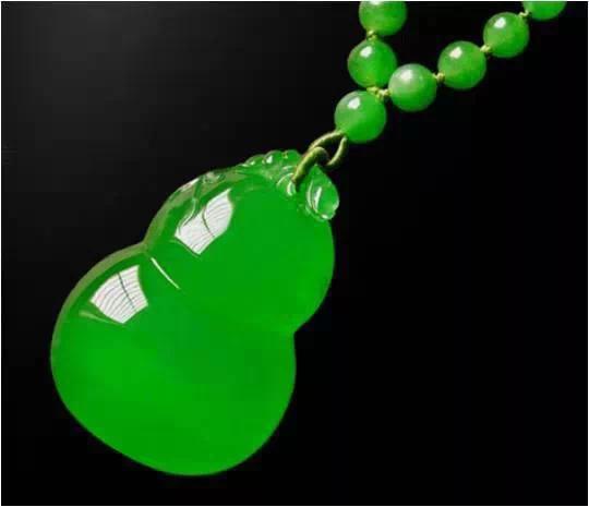 缅甸翡翠手把件价格翡翠的“绿色”居然有5大类16种，你知道吗？这下终于看懂了  第14张