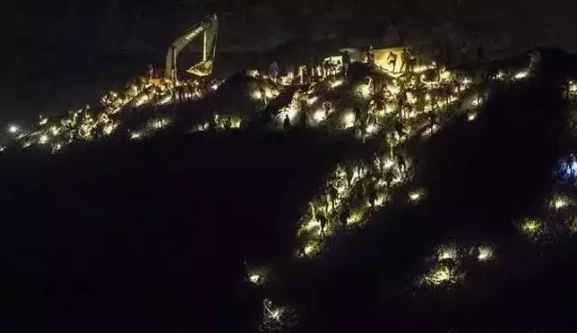 极品冰种黄翡，像“鸡油黄”一样，金光闪闪的，比帝王绿还罕见！  第3张