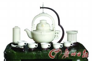 灰色翡翠手镯图片高毅进：玉石枯竭导致无碍器皿创作  第2张