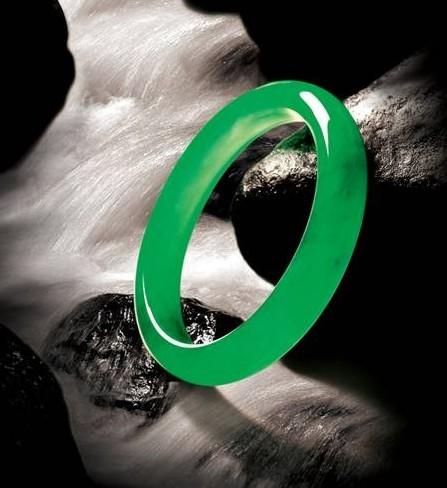 翡翠购买细数世间罕见的翡翠极品 教你鉴别顶级翡翠真容  第1张