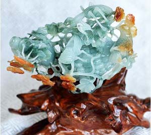 高贵优雅 翡翠摆件：巧夺天工 玉雕技艺下的玉器精品  第1张