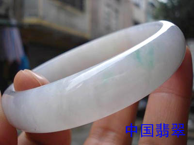 a货翡翠手镯折射率高端翡翠千金难买（图）  第2张