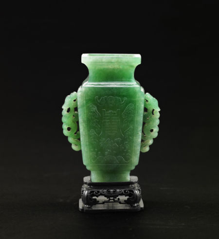 紫罗兰翡翠镯子图片清乾隆-翡翠雕福寿纹螭龙耳四方瓶亮相匡时秋拍  第1张