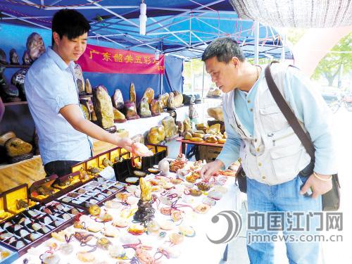 玉石工艺品店翡翠九如摆件 精美玉器给人以美的享受  第2张