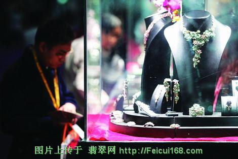 翡翠原石怎么形成的呢珠光宝气 深圳国际黄金珠宝玉石展(图)