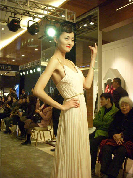 翡翠玉石在五行中属性仁和珠宝2012顶级奢华珠宝展之翡翠人生耀世登场  第5张