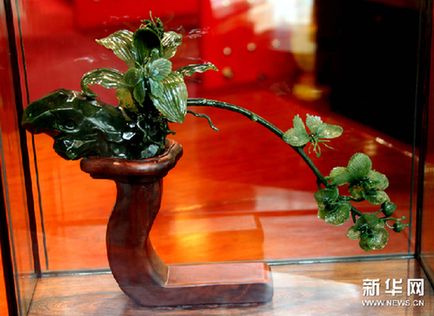 缅甸鸽血红宝石原石台湾玉雕金奖作品京城亮相(图)  第2张