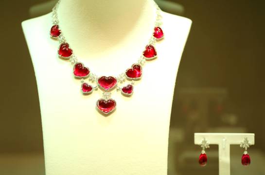 老玉价格宝怡和翡翠会 顶级翡翠盛宴下的彩宝钻石小酌  第4张