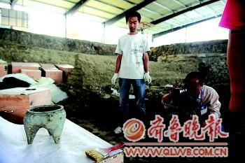 沂水崮顶墓随葬品已装48箱将提取主墓玉器  第2张