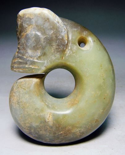 真假红山文化玉猪龙对比鉴识(图)  第2张