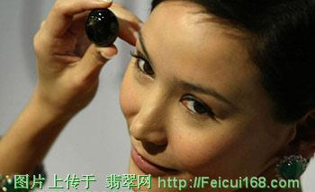 翡翠生肖的吊坠翡翠珠宝珍品在香港拍卖[组图]  第2张