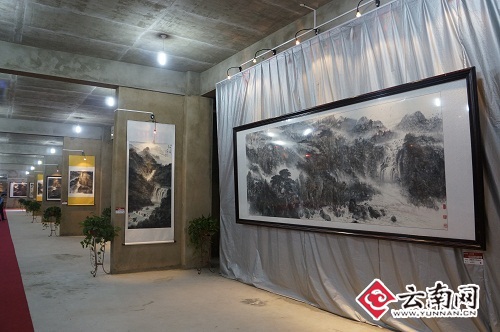 春带彩翡翠手镯价值两岸三地翡翠名家名企聚昆明 奉献“翡翠嘉年华”  第3张