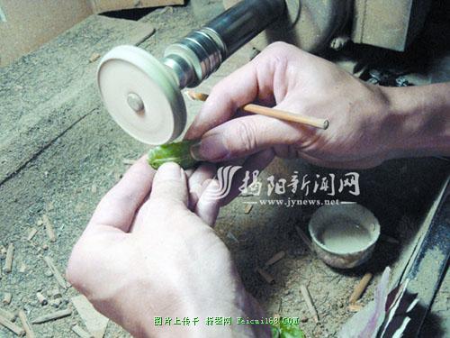 翡翠冰种和冰糯种哪种价值更高阳美翡翠玉雕：百年玉缘 贵雅天下【组图一】  第9张