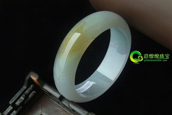 老坑黄翡翠手镯 水润十足 犹如自然美丽的身影在腕间荡漾  第2张