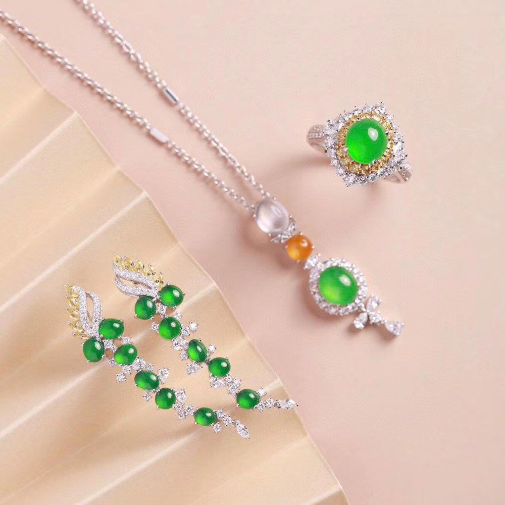 翡翠雕刻初级翡翠“小绿货”独占鳌头，究竟有什么样的魅力？让翠友格外的喜欢  第7张