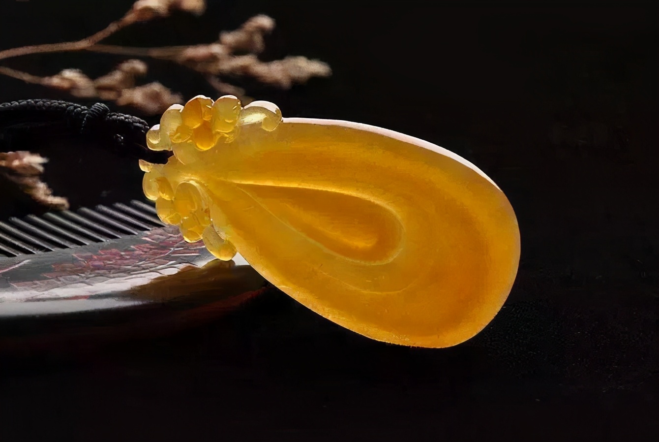 缅甸翡翠铁龙生翡翠知识——你对黄翡了解多少？  第4张