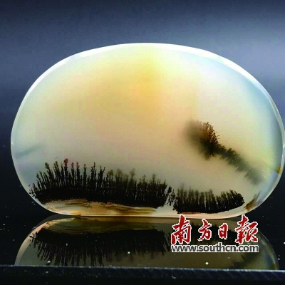 翡翠玉石雕刻图片欣赏色彩图纹千变万化 存量稀少：水草花玉料市场渐热