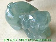 翡翠手镯自然纹路图片辨认各种翡翠种色－富贵猪类（图２)  第3张