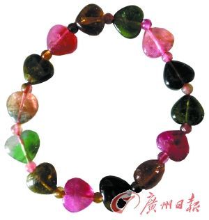 翡翠手镯敲击不清脆碎琥珀再造卖价涨150倍  第2张