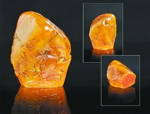 镶嵌翡翠戒指石中帝王田黄石(图)  第2张