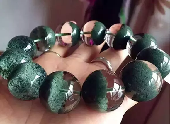 冰糯种翡翠四季豆五颜六色的水晶，哪种最值钱能升值，你会选吗？  第3张