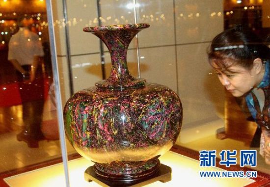豆种翡翠批发玉石雕刻玉星奖在辽宁岫岩开奖  第1张