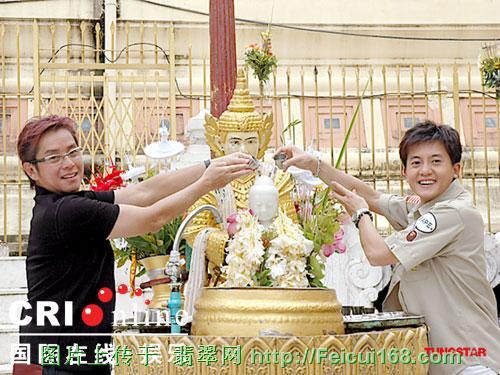 谭咏麟缅甸之行欣赏价值连城翡翠 宣传新专辑(图)  第3张