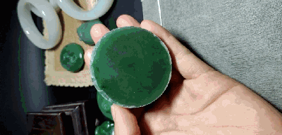 翡翠原石格应角顶级碧玉之——菠菜绿的和田玉！  第12张