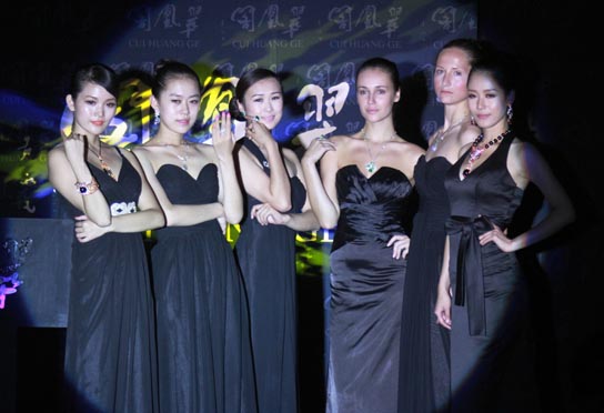 翡翠中的小万是多少钱近赏翡翠奢华内涵  第1张