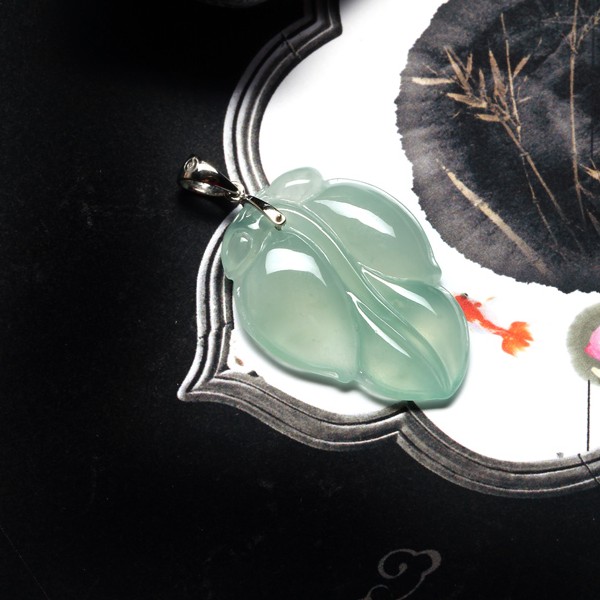 七彩云南天然翡翠18K冰种叶子吊坠  第2张