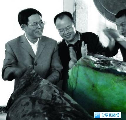 1000多的翡翠吊坠七彩云南 为你续写传世国粹