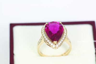 第五届山百珠宝玉石节开幕  第2张