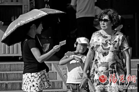 旅游景点设圈套 低价游览贩卖劣质玉器