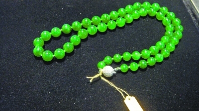 足金和田玉戒指黄金有价玉无价 盘点价格上千万的高档翡翠  第1张