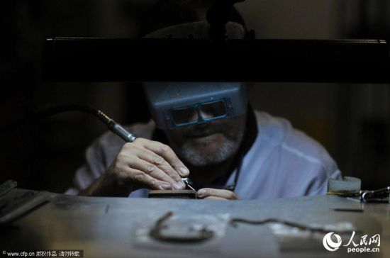 翡翠原石抛光前后对比中国摄影揭秘巴西闪闪发光的珠宝诱惑  第3张